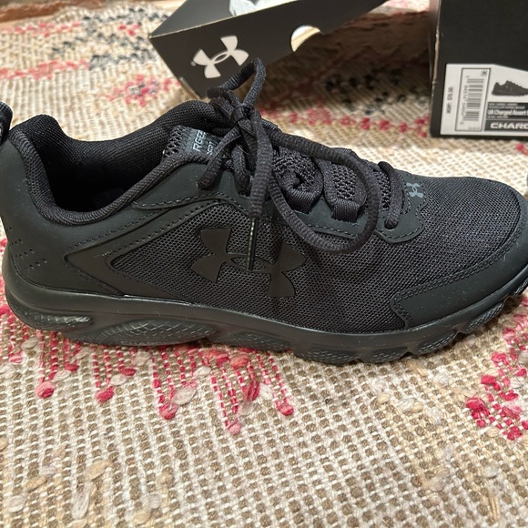 Under Armour Running Shoes - Black - Picture 12 of 12